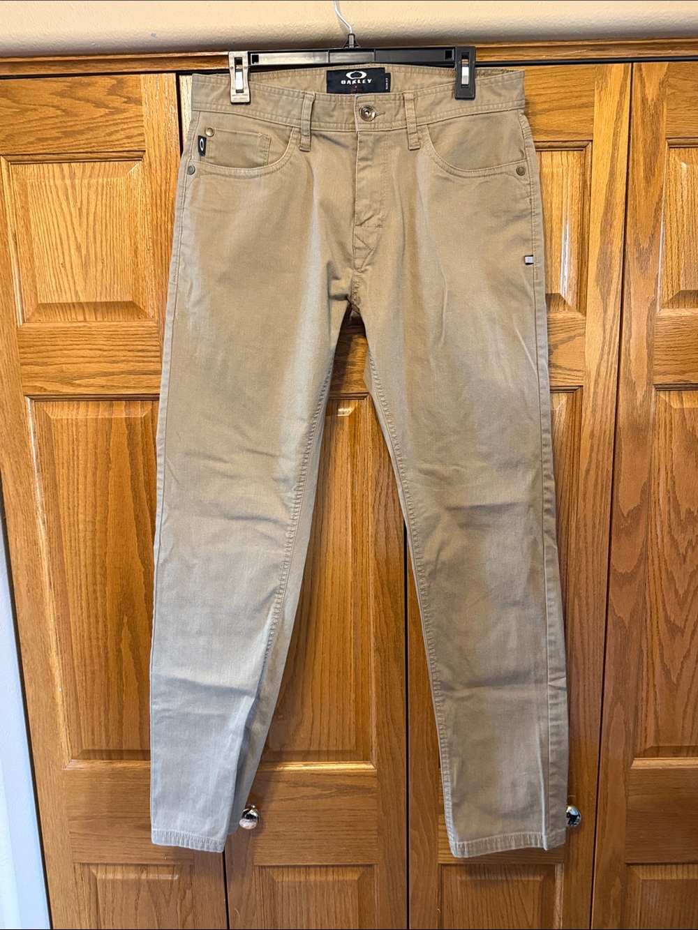Oakley Men's Slim Fit Chinos in Light Khaki-32”waist/32”inseam